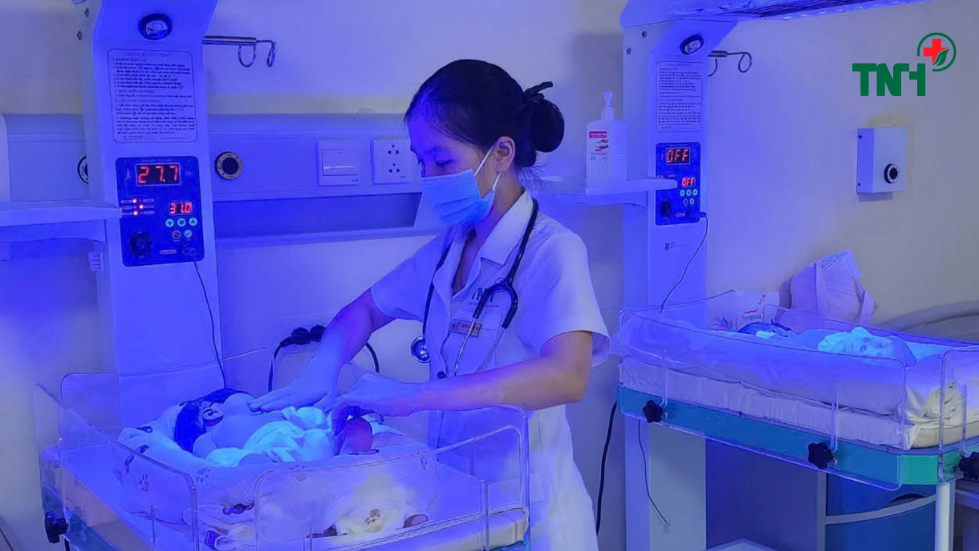 Vàng da sơ sinh: Điều trị muộn có thể gây biến chứng nguy hiểm